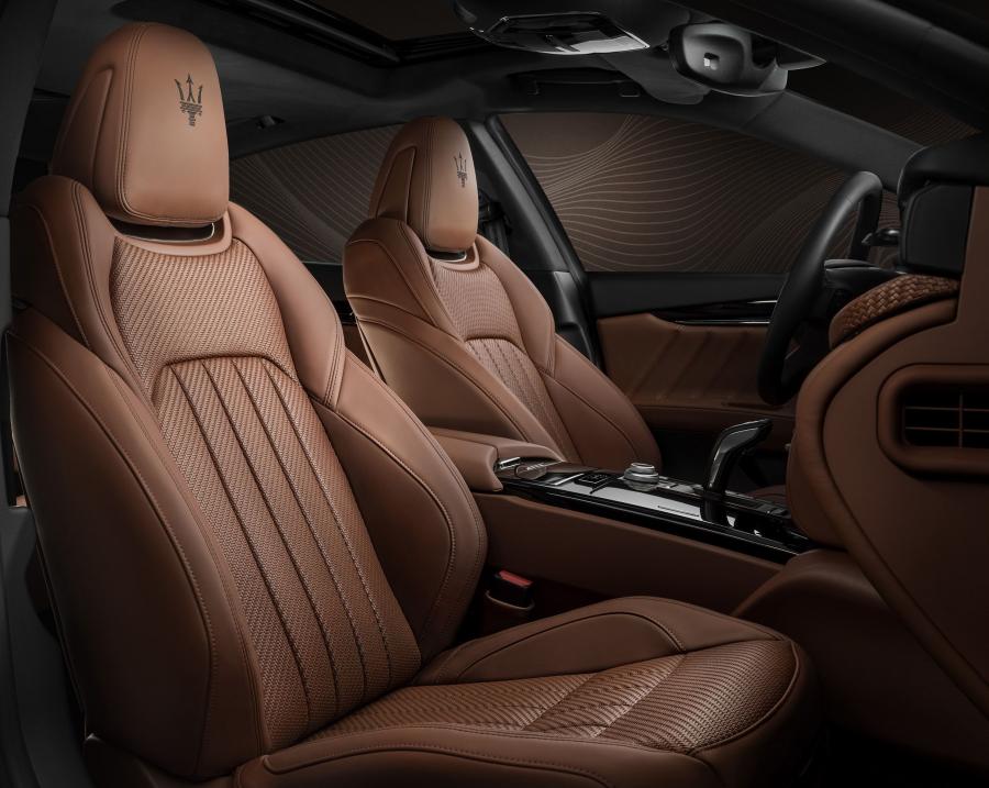 Интерьер Maserati Quattroporte GranLusso Royale (M156) 2020 года  (фото 2 из 13)